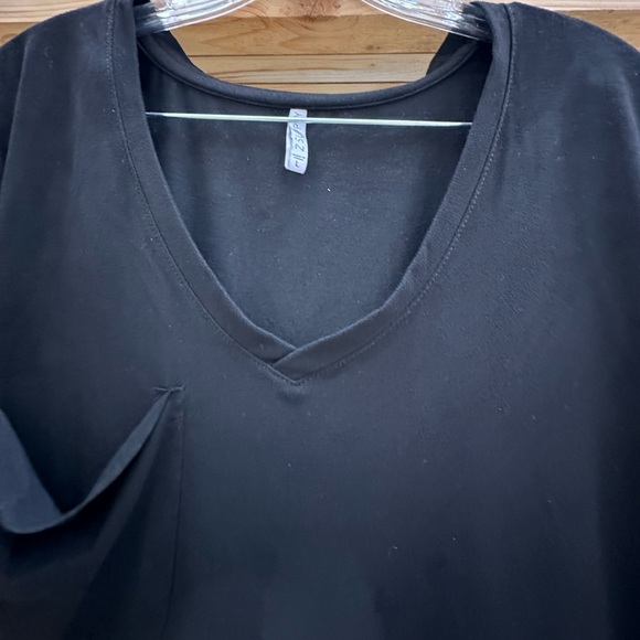 Z Supply Faux Suede V Neck Rounded Hem Black Pocket Tee Large - Picture 8 of 16